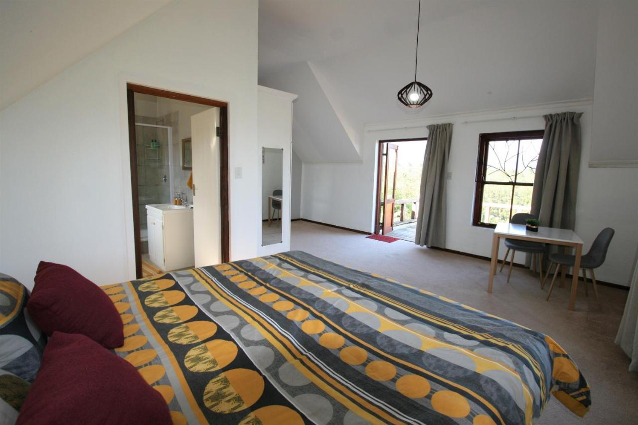 Colourful Bnb The Crags Room photo